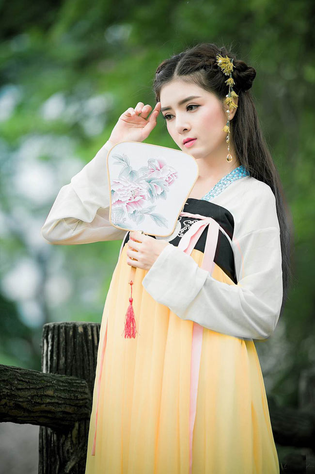 Lilly Luta vừa cho ra mắt bộ ảnh cosplay thành&nbsp;mỹ nữ cổ trang.&nbsp;