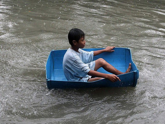 Lũ lụt là có thuyền mới đi chơi ngay.