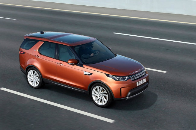 Tuy nhiên với việc tái thiết kế trong mẫu Discovery mới nhất cho thấy Land Rover đang nỗ lực đem lại sự cập nhật về công nghệ và tập trung nhiều hơn vào sự tinh tế.