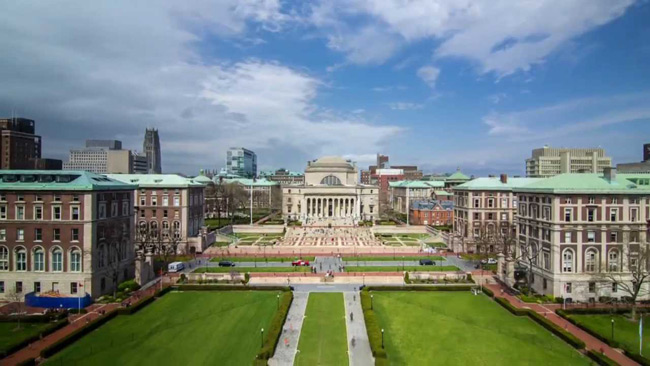 2. Đại học Columbia. Với tỷ lệ nhập học thấp khoảng 11%, Đại học Columbia được biết đến với những sinh viên giàu có và thông minh. Nếu trúng tuyển, sinh viên cần phải trả học phí khoảng 64.000 USD trở lên mỗi năm.