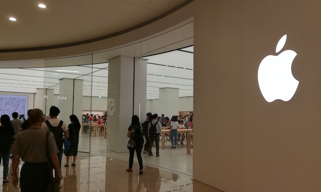 Apple đã chính thức khai trương cửa hàng bán lẻ &#40;Apple Store&#41; đầu tiên của hãng tại Đài Loan, lúc 11h&nbsp;địa phương vào ngày 1/7/2017.