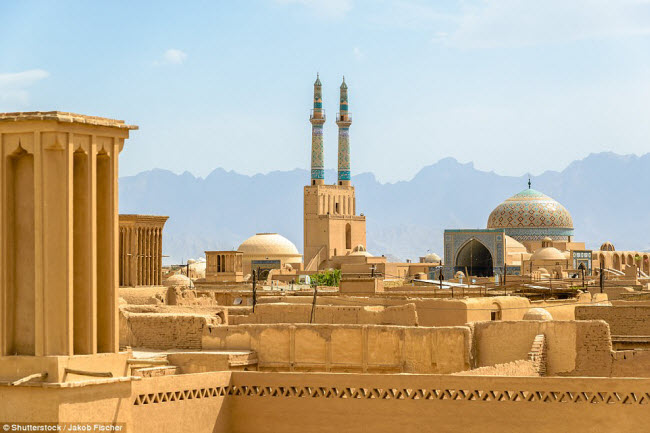 Thành phố Yazd, Iran: Các công trình tại thành phố này được xây dựng theo cách đặc biệt để đối phó với khí hậu khắc nghiệt trên sa mạc.