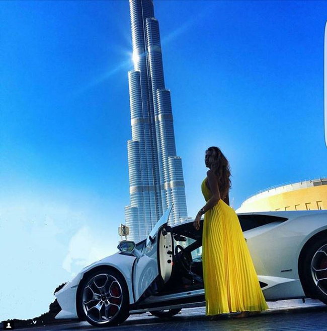 Trên tài khoản Instagram của mình, hội con nhà giàu Dubai giới thiệu: “Chúng tôi đại diện cho những gì tuyệt vời nhất ở Dubai. Siêu xe, thời trang, hàng hiệu, phong cách sang chảnh, giấc mơ Dubai”.