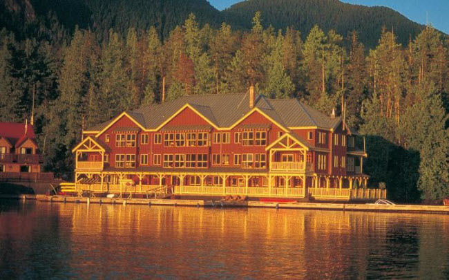 King Pacific Lodge, Canada: Khu nghỉ dưỡng này được bao quanh bởi rừng nguyên sinh, hồ nước trong&nbsp; xanh và phong cảnh đẹp. Du khách chỉ có thể đến nơi này bằng máy bay biển.