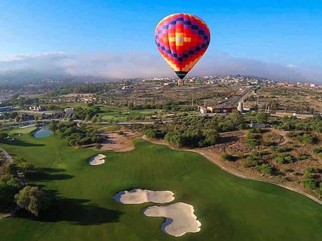 Sân golf Ventanas de San Miguel nằm giữa khu vực có phong cảnh tuyệt đẹp.