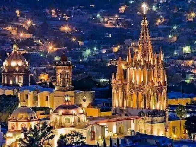 Khung cảnh ban đêm lung linh tại thành phố San Miguel de Allende.