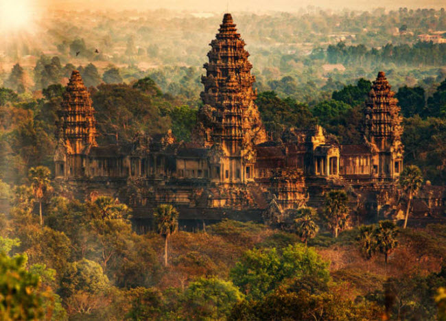 Đền Angkor Wat, Campuchia: Là một trong những công trình kiến nổi tiếng nhất thế giới, khu đền đạo Hindu được xây dựng trong rừng ở Siem Reap từ thế kỷ thứ 9.