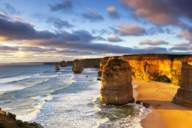 Melbourne, Australia: Tới thành phố này, du khách có thể tự lái xe khám phá các thị trấn, ngọn hải đăng, cánh đồng nho và cấu trúc đá vôi nằm dọc 243 km bờ biển.