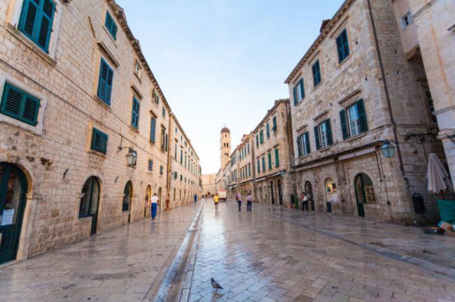 Dubrovnik: Thành phố Croatia được lựa chọn làm bối cảnh cho thủ đô Westeros của vươn quốc Landing.