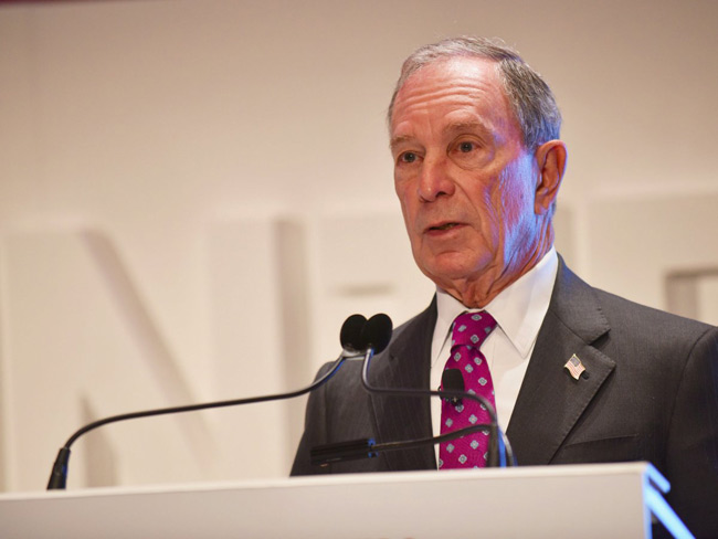 1. Michael Bloomberg &#40;Mỹ&#41; tốt nghiệp MBA tại Đại học Harvard năm 1966. Ông là nhà sáng lập, CEO và chủ tịch của hãng truyền thông Bloomberg, cựu thị trưởng 3 nhiệm kỳ của thành phố New York. Giá trị tài sản ròng của Bloomberg ước tính khoảng 45,4 tỷ USD.