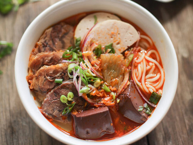 Bún bò huế&nbsp;