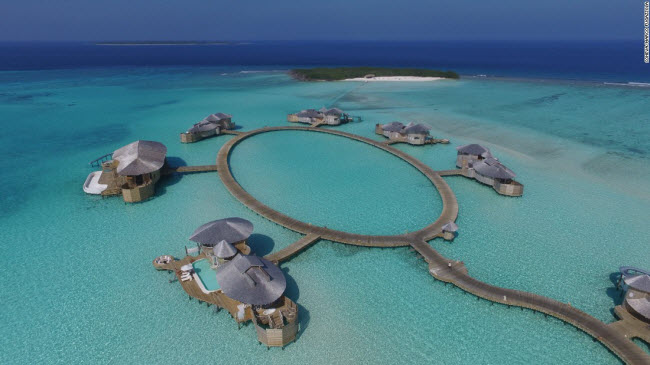 Soneva Fushi, Maldives: Là ý tưởng của Eva và Sonu Shivdasani, Soneva Fushi đi tiên phong trong xu hướng khu nghỉ dưỡng sang trọng thân thiện với môi trường.