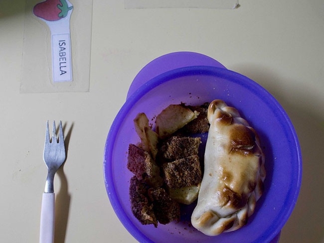 Buenos Aires, Argentina: Khoai tây và bánh Empanada &#40;một loại bánh truyền thống của Argentina với nhân thịt bò&#41;.