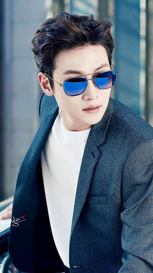 Ngoài đời Ji Chang Wook là một mỹ nam nổi tiếng trên màn ảnh Hàn. Anh có nhiều vai diễn ấn tượng trong sự nghiệp diễn xuất. Các cảnh hành động không thể làm khó một diễn viên chuyên nghiệp như anh.