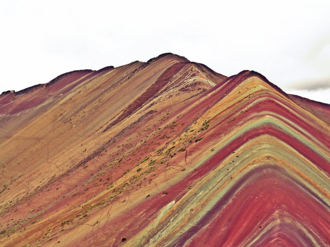 Núi Cầu vồng, Peru: Dãy núi với những đường sọc nhiều màu sắc được coi là một trong những kỳ quan địa chất ấn tượng nhất trên Trái đất.