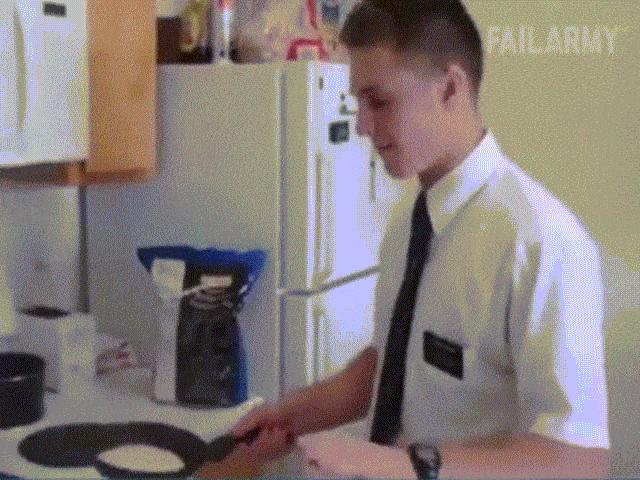Clip hài: Đây là khi các chàng trai vào bếp