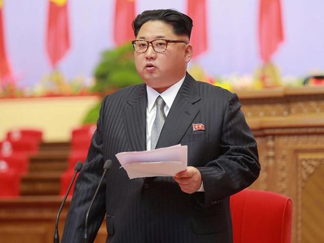 Trump bất ngờ khen Kim Jong-un ”khôn ngoan, sáng suốt”