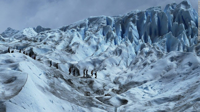 Sông băng Perito Moreno, Argentina: Dòng sông băng dài 30km ở Patagonia có địa hình đặc biệt trông như phong cảnh trên một hành tinh khác.