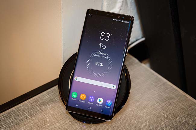 Hai năm trước, Samsung đã giới thiệu thiết bị Galaxy đầu tiên có tính năng sạc không dây. Galaxy Note8 hỗ trợ các tính năng sạc không dây tiên tiến nhất, do đó người dùng&nbsp;có thể tiết kiệm được thời gian để sạc nhanh và tiện lợi&nbsp;mà không cần phải sử dụng quá nhiều các cổng hoặc dây.