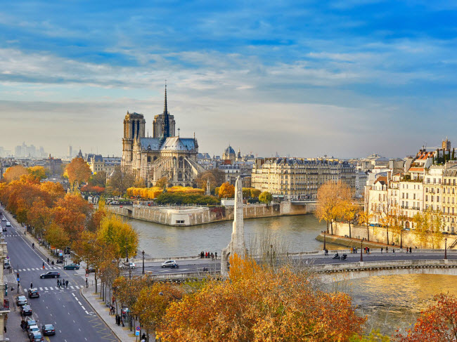 Paris, Pháp: Thành phố Paris nổi tiếng với nhiều công viên và vườn công cộng, giúp du khách có trải nghiệm đặc biệt vào mỗi mùa khác nhau. Vào mùa thu, nơi đây trở nên lãng mạn và ít đông đúc hơn.