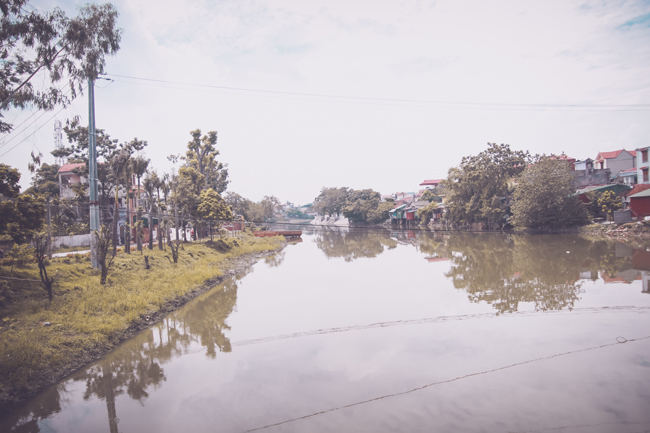 Cách trung tâm Hà Nội khoảng 15km về phía Tây, làng Cự Đà thuộc xã Cự Khê, huyện Thanh Oai, Hà Nội, là một trong những làng cổ truyền thống từ xa xưa. Nhiều ngôi nhà&nbsp;vẫn giữ được lối kiến trúc kiểu Pháp cách đây hơn 100 năm.