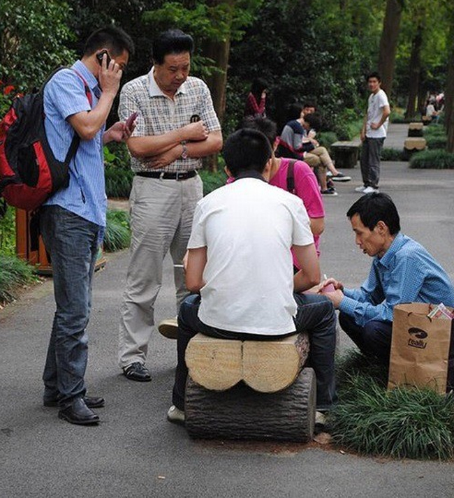 Nào, các thánh đừng có bậy bạ nữa coi.