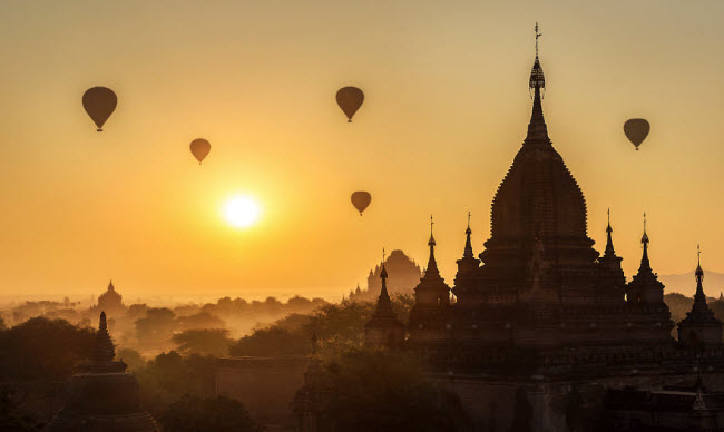 Du khách Zacho Ho đã có cơ hội trải nghiệm và ghi lại những hình ảnh về phong cảnh và cuộc sống thanh bình tại vùng ngoại ô thành phố cổ Bagan.