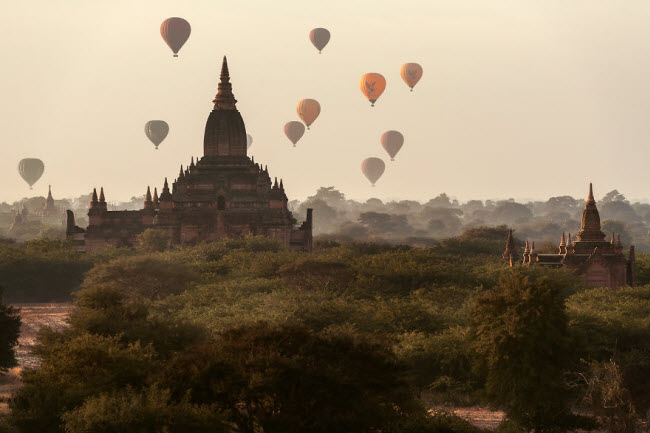 Những chiếc khinh khí cầu là hình ảnh đặc trưng tại thành phố cổ Bagan.