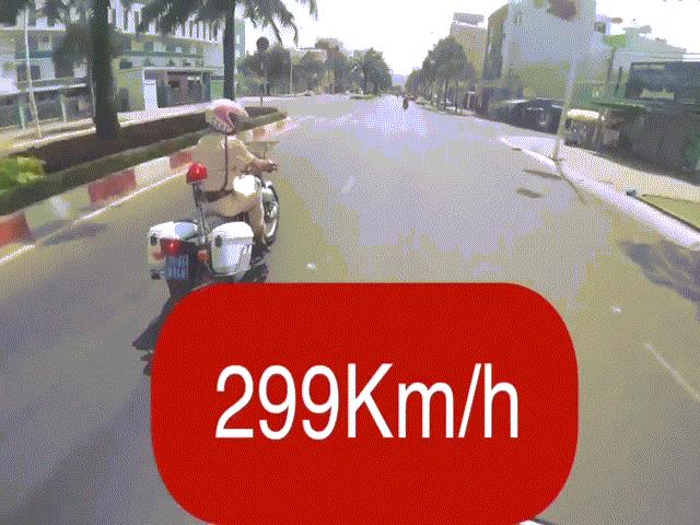 Biker tung clip “phóng” xe 299km/h, khiêu khích CSGT?