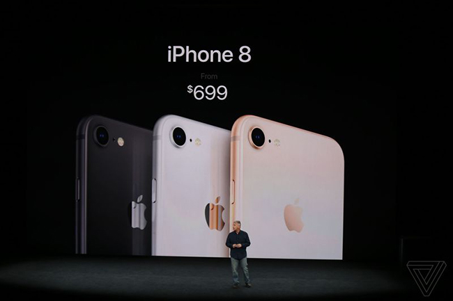 iPhone 8 bản 64GB có giá bán 699 USD.