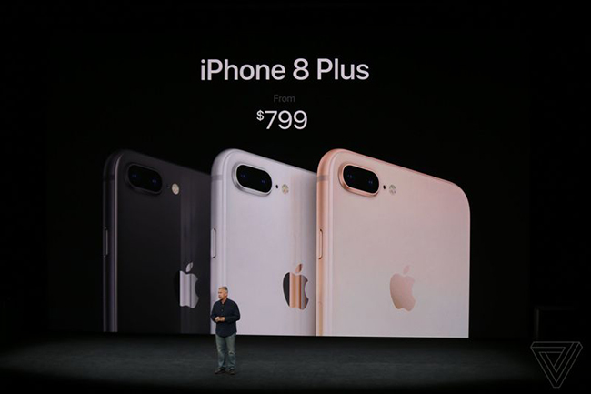 Trong khi iPhone 8 Plus 64GB có giá 799 USD.