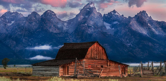 Jackson Hole, Wyoming, Mỹ: Thung lũng Jackson Hole và hẻm núi Tetons như một bức tranh thay đổi huyền ảo vào mỗi mùa khác nhau.