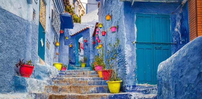 Chefchaouen, Ma-rốc: Những ngõ nhỏ màu xanh da trời, tòa nhà sơn màu sặc sỡ và đường phố lát đá cuội đã tạo nên thành phố cổ tuyệt đẹp ở Chefchaouen.