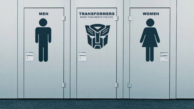 Ồ, lại còn có cả WC riêng cho Transformers nữa sao?