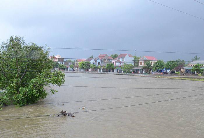 CẬP NHẬT bão số 10 ngày 15/9: Bão sang Lào sau 6 giờ quần thảo miền Trung - 14