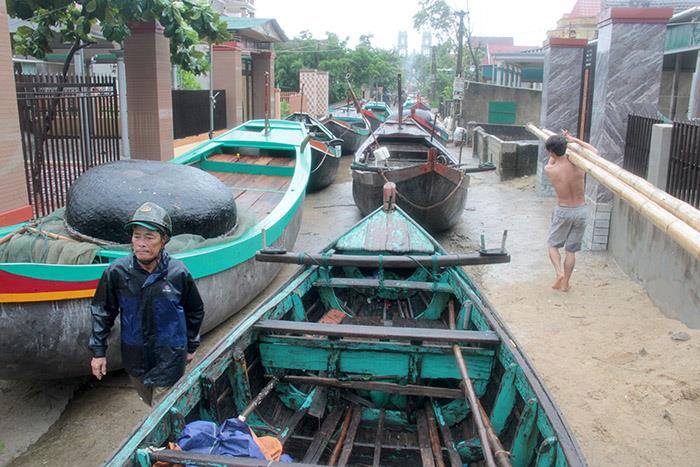 CẬP NHẬT bão số 10 ngày 15/9: Bão sang Lào sau 6 giờ quần thảo miền Trung - 16