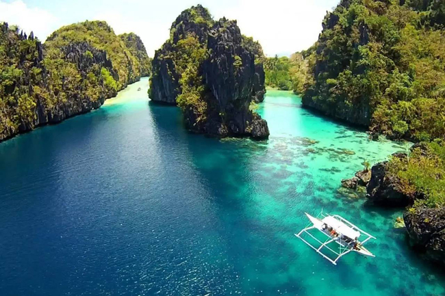 2. El nido

Là 1&nbsp;trong 20 bãi biển đẹp nhất thế giới El Nido nằm ở phía tây bắc của Palawan, nằm rải rác 45 hòn đảo nhỏ có hình thù khác nhau, là một nơi gần như không có chút ô nhiễm nào.
