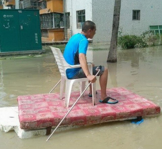 Mưa gió bão bùng không phải chuyện đáng ngại với anh.