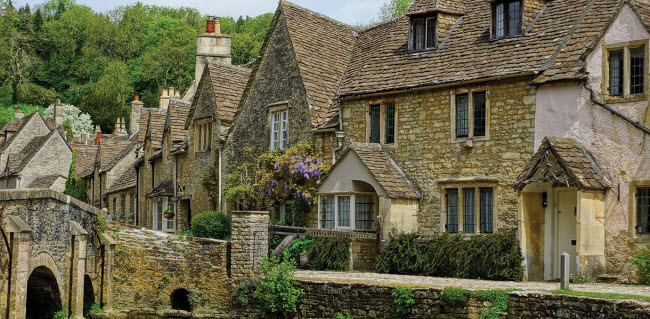 Castle Combe, Anh: Đây là một ngôi làng cổ được xây dựng từ thế kỷ thứ 14.