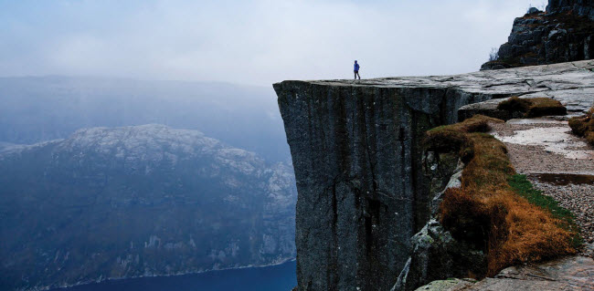 Preikestolen, Na Uy: Đây là địa điểm không dành cho những người sợ độ cao.