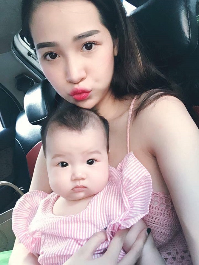 Tú Linh chia sẻ, con chính là niềm động viên giúp cô vượt qua những khó khăn của cuộc sống. Khi được hỏi về việc tìm một hạnh phúc mới cô cho biết: &#34;Người phụ nữ có mạnh mẽ đến đâu cũng vẫn cần một bờ vai vững trãi. Hiện tại tôi đang trong thời gian tìm hiểu và cảm thấy vui vẻ với cuộc sống của mình&#34;.