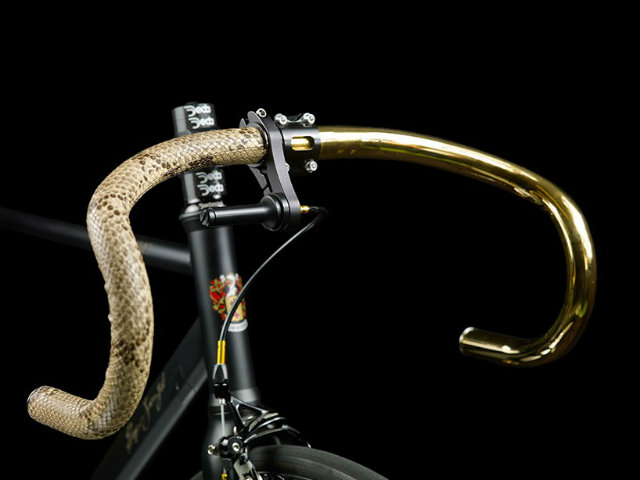 Ngắm xe đạp bọc da rắn, mạ vàng ròng quá đắt tiền
