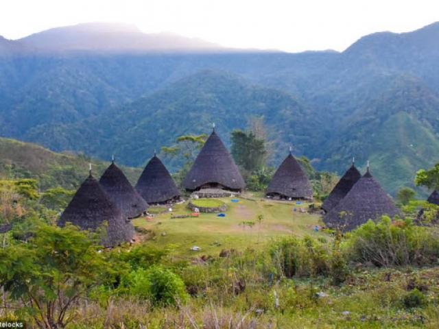 Bí ẩn bộ lạc sống tách biệt với thế giới ở Indonesia