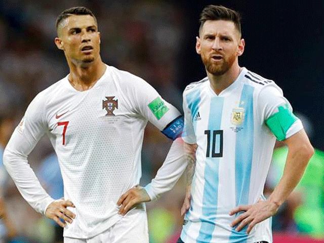 Dân mạng thi nhau chế ảnh Messi và Ronaldo “dắt tay nhau” rời World Cup