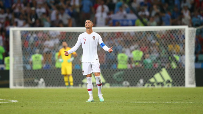 Suarez – Cavani sắm vai hung thần, bắt Ronaldo chịu bi kịch như Messi - 1