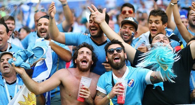 Ấn tượng World Cup 1/7: Fan nữ nhòe lệ thương Messi, Ronaldo - 13