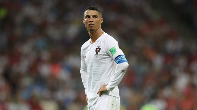 Bồ Đào Nha thảm bại: Ronaldo &#34;thất thần&#34; rời World Cup, lập lờ tương lai - 10