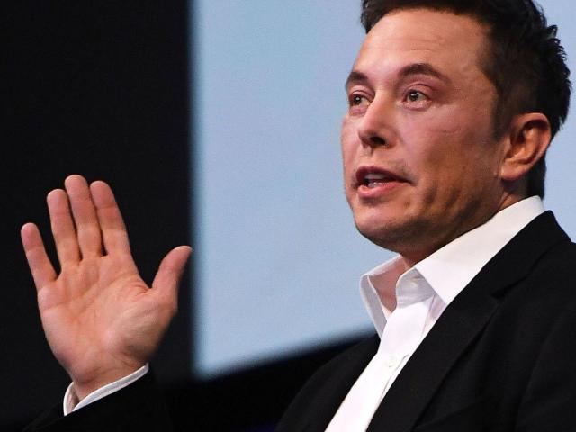 Trước khi thành công, ”người sắt” Elon Musk từng ”khổ sở” đến thế này!