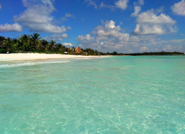 Hidden Beach, Mexico: Đây là khu nghỉ dưỡng khỏa thân duy nhất tại Mexico. Du khách có thể tận hưởng những dịch vụ xa xỉ như mát-xa trên bãi biển, bồn tắm nước nóng, nhà hàng ngoài trời và bãi biển cát trắng mịn.