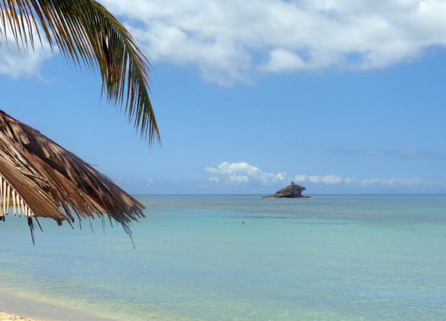 Eden Beach, Antigua: Với bãi cát dài bất tận và vắng người, bãi biển Eden Beach thực sự là thiên đường hẻo lánh dành cho những người theo chủ nghĩa khỏa thân.